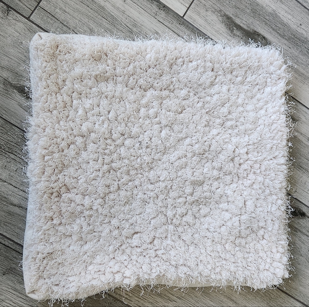 Pillow Cover Decrotive Fuax Sherpa Eyelash Cream 17"x17"